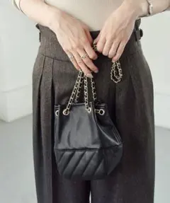quaranciel: 2way キルティング チェーン 巾着 ショルダーバッグのサムネイル