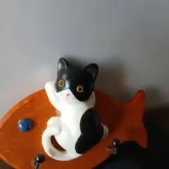 白黒猫の 小物かけ