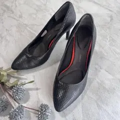 【ROCKPORT】ウロコ柄 ポインテッドトゥ パンプヒール 黒 本革のサムネイル