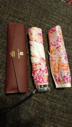 【新品】Guy Laroche 折りたたみ傘 花柄 ヴィンテージのサムネイル