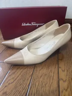中古美品 フェラガモ パンプス 6C 4.5㎝ヒール ガンチーニ型押し