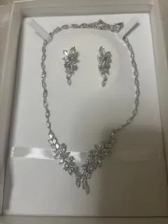 Love Tiara リーフジルコニアネックレス&ピアス