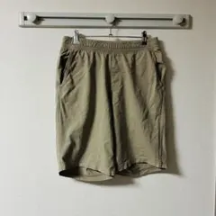 UNIQLO メンズ ショートパンツ ベージュ Mサイズのサムネイル