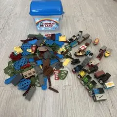 トーマスランドのケース＋カプセルプラレールトーマスセット！
