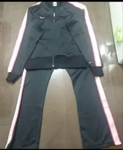 ナイキの上下ジャージセットです！