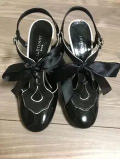 ジルスチュアート パンプス 黒 エナメル