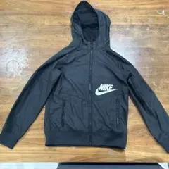 Nike フード付きジャケット 黒　130〜140