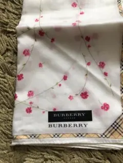 バーバリー ハンカチ 花 白