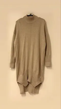 新品タグ付き　オズモーシス　ベージュ タートルネックセーターONEサイズ