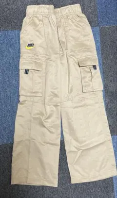 美品NIKE カーゴパンツ ベージュ　XS(120〜130)
