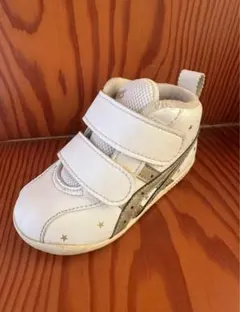 アシックス　13.5cm assics 左足のみ　ホワイト　ゴールド　片方