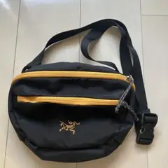 Arc'teryx ボディバッグ 黒/オレンジ