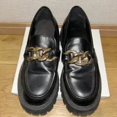 ブラックレザー厚底ローファー ゴールドチェーン