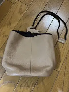ラコステ　 ベージュ シボ革巾着 ショルダーバッグ　ウィズアクロック　ポーチ