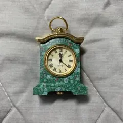 緑色のクラシッククォーツ置時計