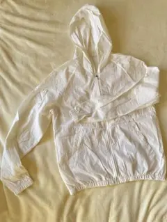 ホワイトフード付きパーカー（ファン付き）