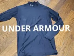 UNDER ARMOUR　白刺繍入り　黒タートルネックトップス