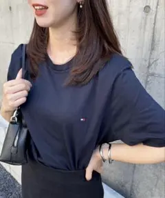 TOMMY HILFIGER ワンポイント刺繍TEEシャツ
