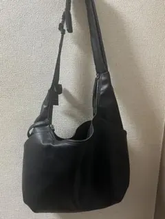 gu コクーンショルダーバッグ ブラックのサムネイル
