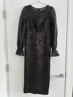 黒の花柄刺繍ロングドレス