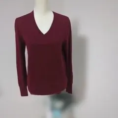 ユニクロ　バーガンディ Vネック 長袖ニットセーター