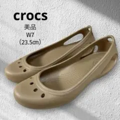 《希少カラー／美品》クロックス サンダル　カディ　フラット　W7（23.5）のサムネイル