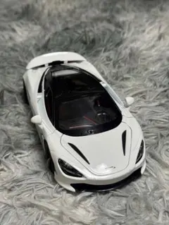 最終値下げ！【 McLaren 720S 】1/24 ミニカー ホワイトのサムネイル