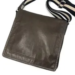 極美品 バリー A4収納 メッセンジャーバッグ トレスポ レザー ダークブラウン