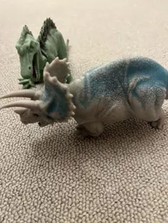 恐竜フィギュアセット 緑色と青色と赤色3体