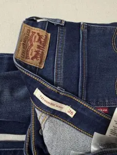 Levi's 721 HIGH RISE SKINNY デニムパンツ 26のサムネイル