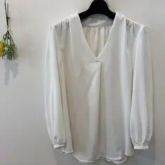 Flolia Vネック　フロントタック　とろみブラウス ホワイト　M