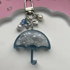 99レジン　シャカシャカキーホルダー　シェイカー 傘　雪　冬