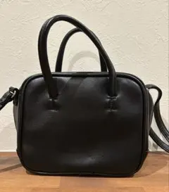 GU スクエア型ショルダーバッグ ブラック