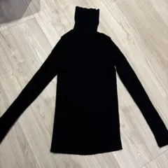 UNIQLO ブラック タートルネック セーターウール100%