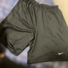 Nike 黒 ショートパンツ