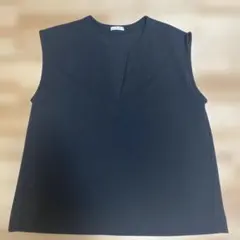ブラック Vネックノースリーブ トップス