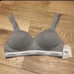 Calvin Klein ブラジャー グレー Mサイズのサムネイル