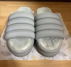 UGG 厚底サンダルのサムネイル