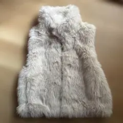 ZARA ライトグレー ファーベスト