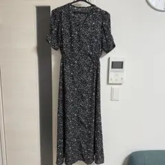 花柄ワンピース　半袖　ブラック　黒　M GU
