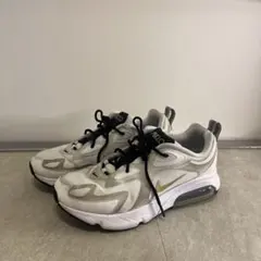 NIKE AIRMAX (ナイキエアマックス)ホワイト スニーカー　シューズ　靴のサムネイル