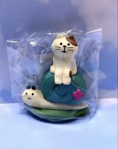 コンコンブル かたつむりとお散歩猫 concombre 置物 雨
