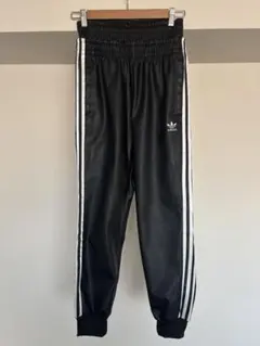 adidas W SST TRACKPANTS フェイクレザー　S