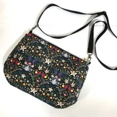 リバティ　フォービドゥンフルーツ　総柄　ふっくらショルダーバッグ