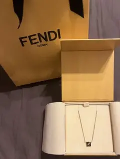 FENDI フェンディ FFロゴネックレス ゴールド 正規品 箱・紙袋付き 美品のサムネイル