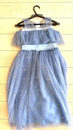 青色オフショルダーチュールドレス