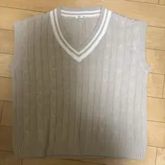 ベージュ ケーブル編み ニットベスト Vネック