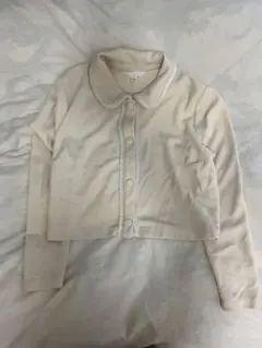 H＆M ベージュ 襟付き クロップドカーディガン