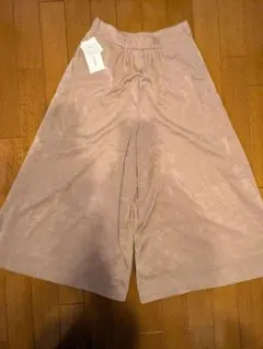 未使用品　ナチュラルビューティーベーシック　ベージュ ガウチョパンツ S