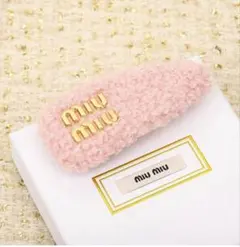 MIUMIU パテントレザー ヘアクリップ ピンク - メルカリ